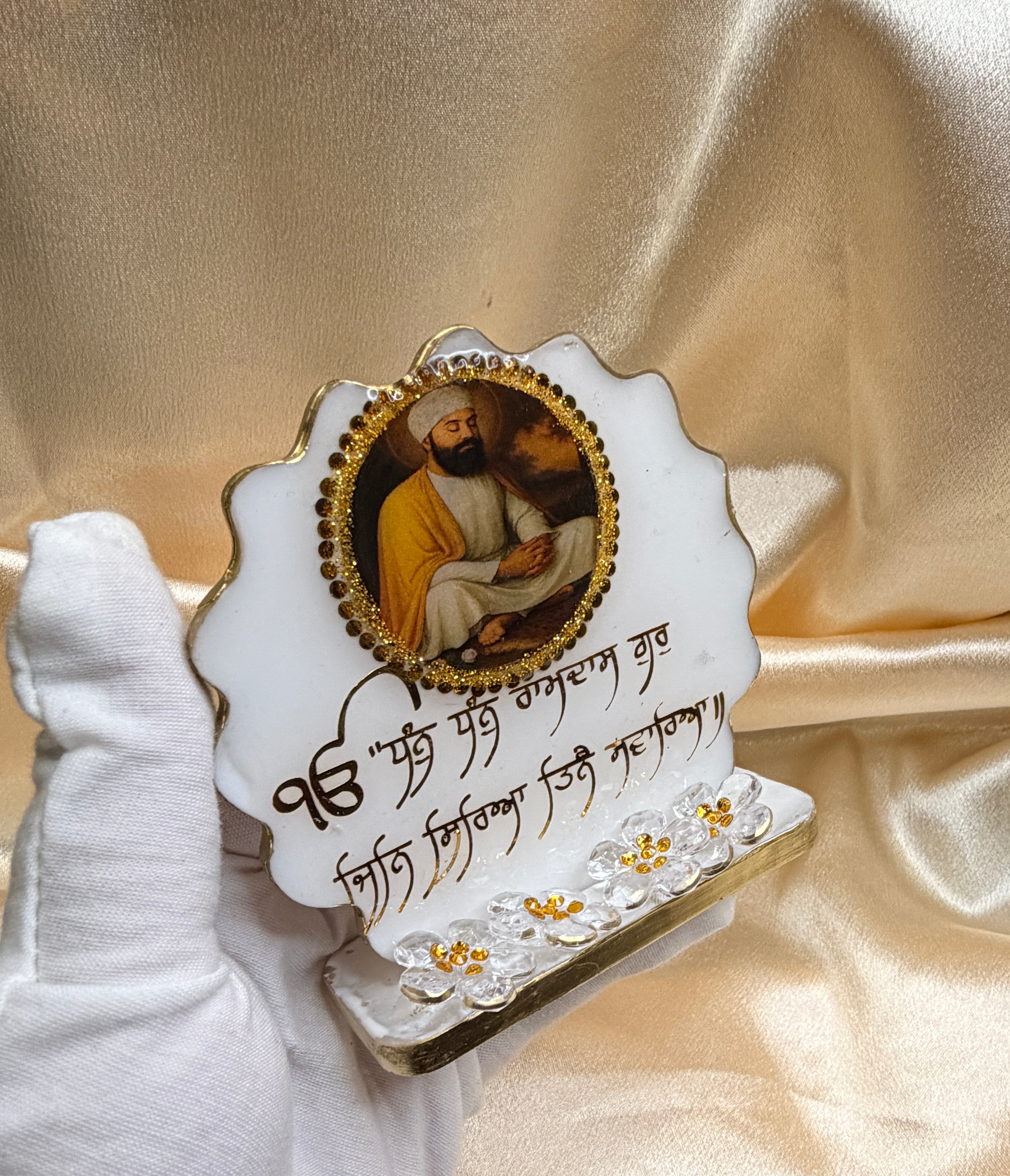 Mini Gurbani Car Dashboard Decor – Handmade Resin Sikh Blessing